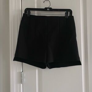 EUC H&M Black Shorts SZ 10 High Lo Zip Back Close Beautiful Well Constructed